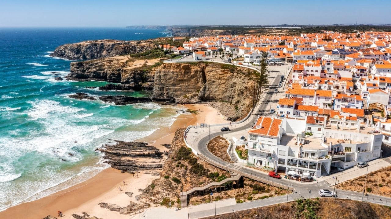 vila na costa vicentina com vista para o mar